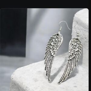 Elegant Silver Wing Earrings DROPS MARCH